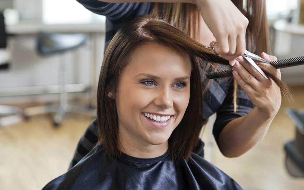 5 Slimming Hairstyles (with Photos) 5 Slimming Hairstyles (with Photos)