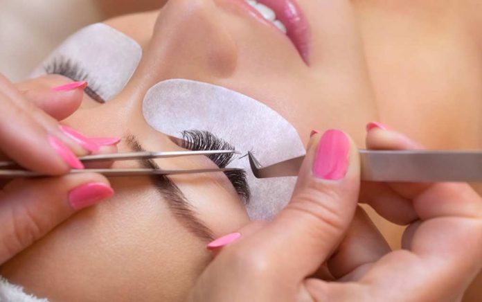 Beware-4-Cautions-About-Eyelash-Extensions Beware: 4 Cautions About Eyelash Extensions!
